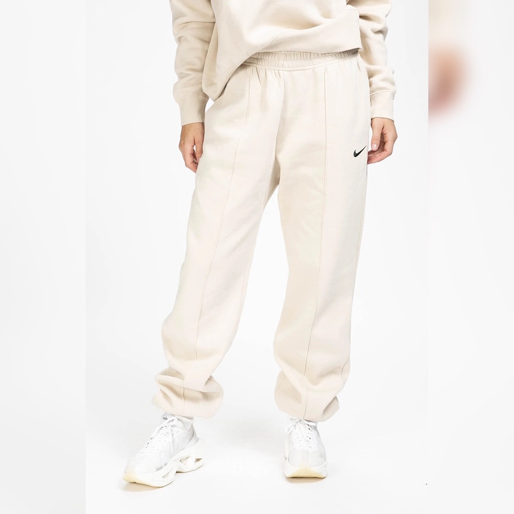 COPY - Women’s loose fit beige NWT sweatpants